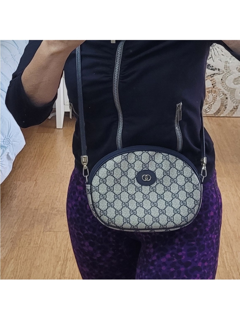 Authentic Gucci GG Supreme Beige Crossbody with Dark Blue Vintage and Rare - Picture 13 of 16
